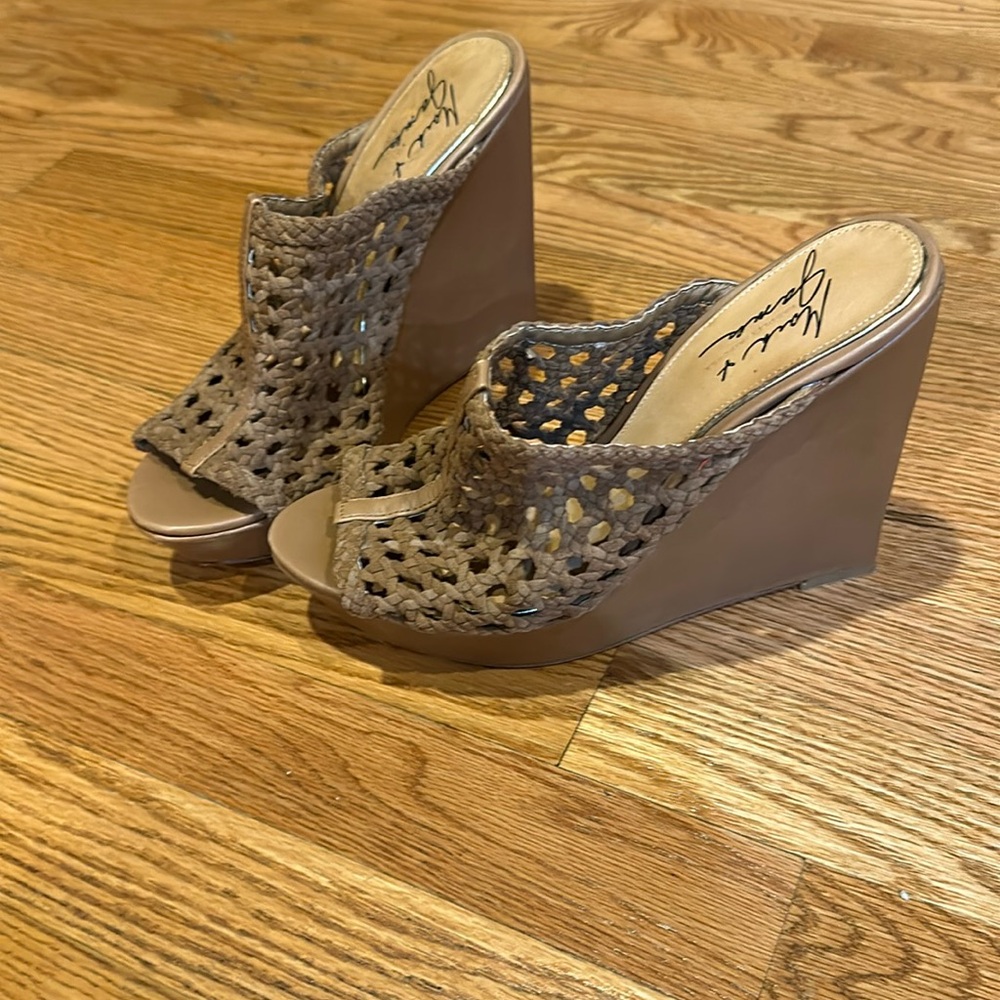 Women's shoes